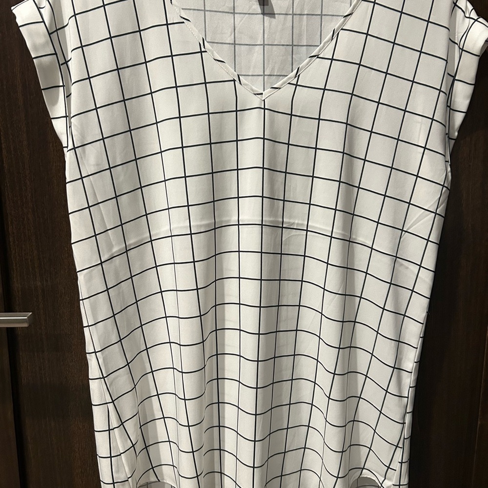 Chic White Grid Pattern Top